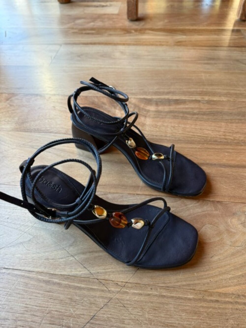 Caya Heeled Leather Sandals - Picture 4 of 14